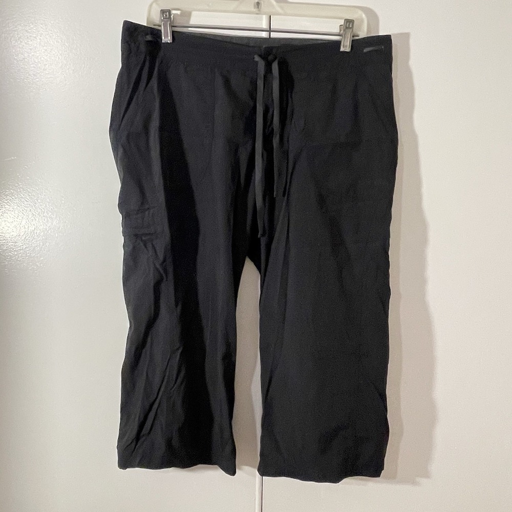 Eastern Mountain Sports -Black Outdoor‎ Hiking Capri Pants Women Size 10 EUC